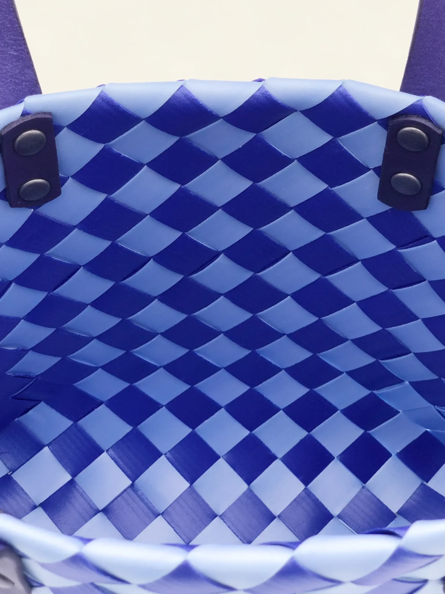 Prototype IV | Sky Blue × Lapis Lazuli | Checkered Lattice | Genuine Leather Handle | Center Close-up-007 | PP Band Craft | Alaudae Japan