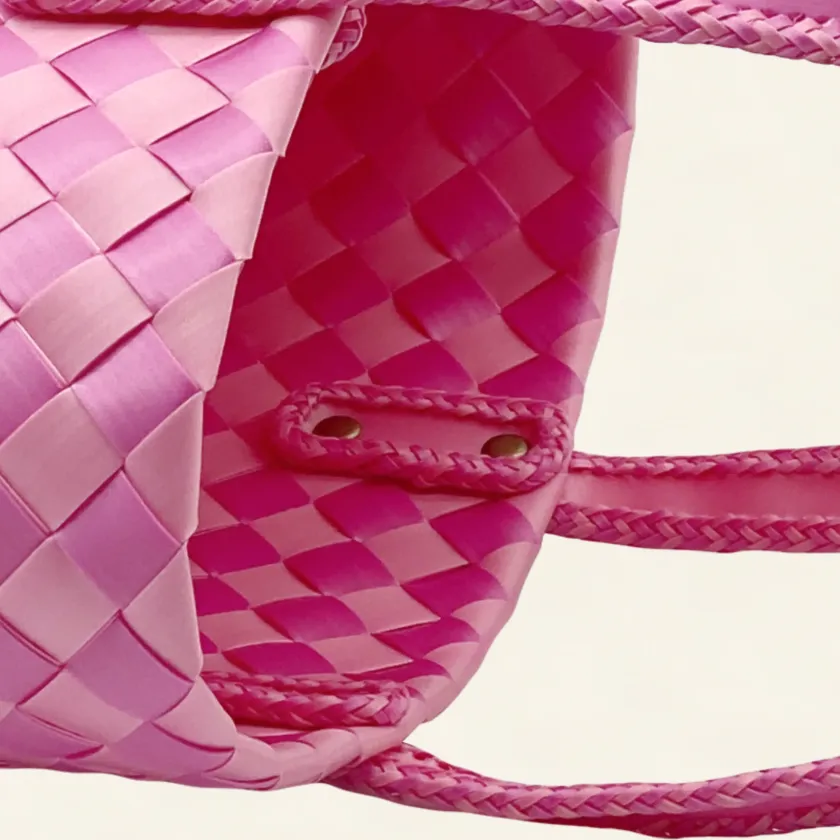 Prototype VIII | Light Coral Pink × Peach Blossom | Diamond Lattice 9-Cell | Stitched Handle | Side-Lay Close-up-044 | PP Band Craft | Alaudae Japan