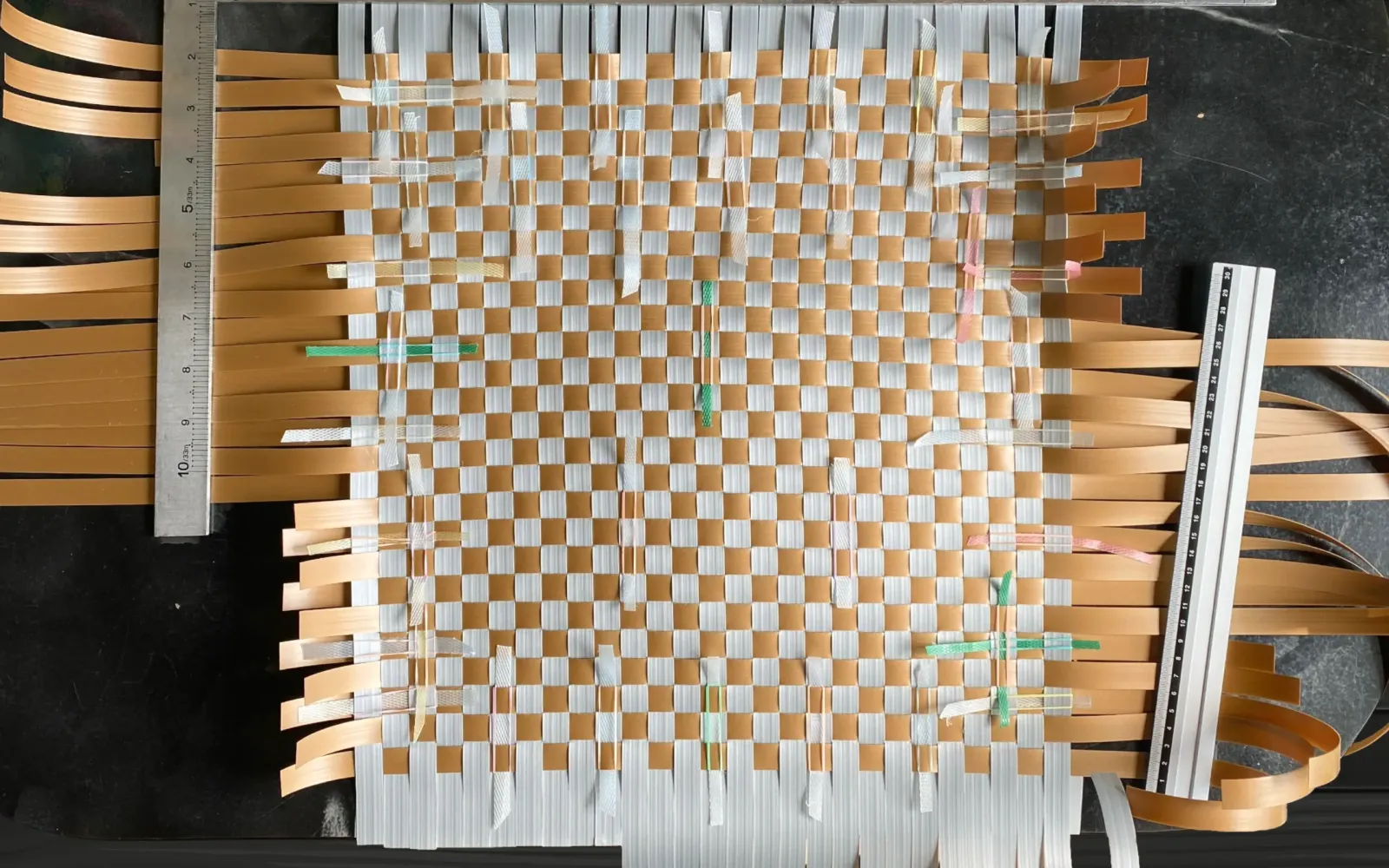 縦横27本のPPバンドを組み込んだ状態