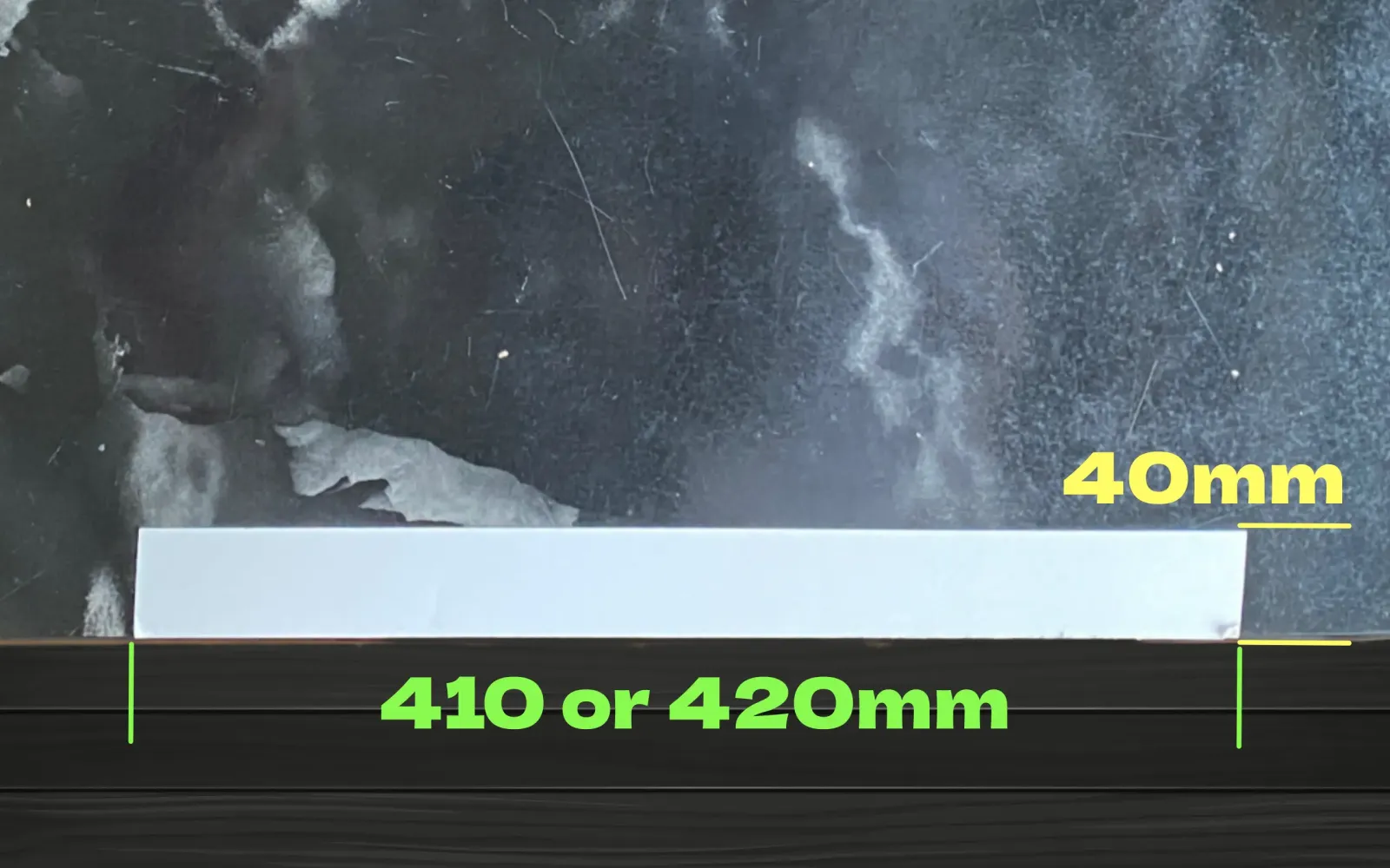 作業台に貼り付けた両面テープのサイズ