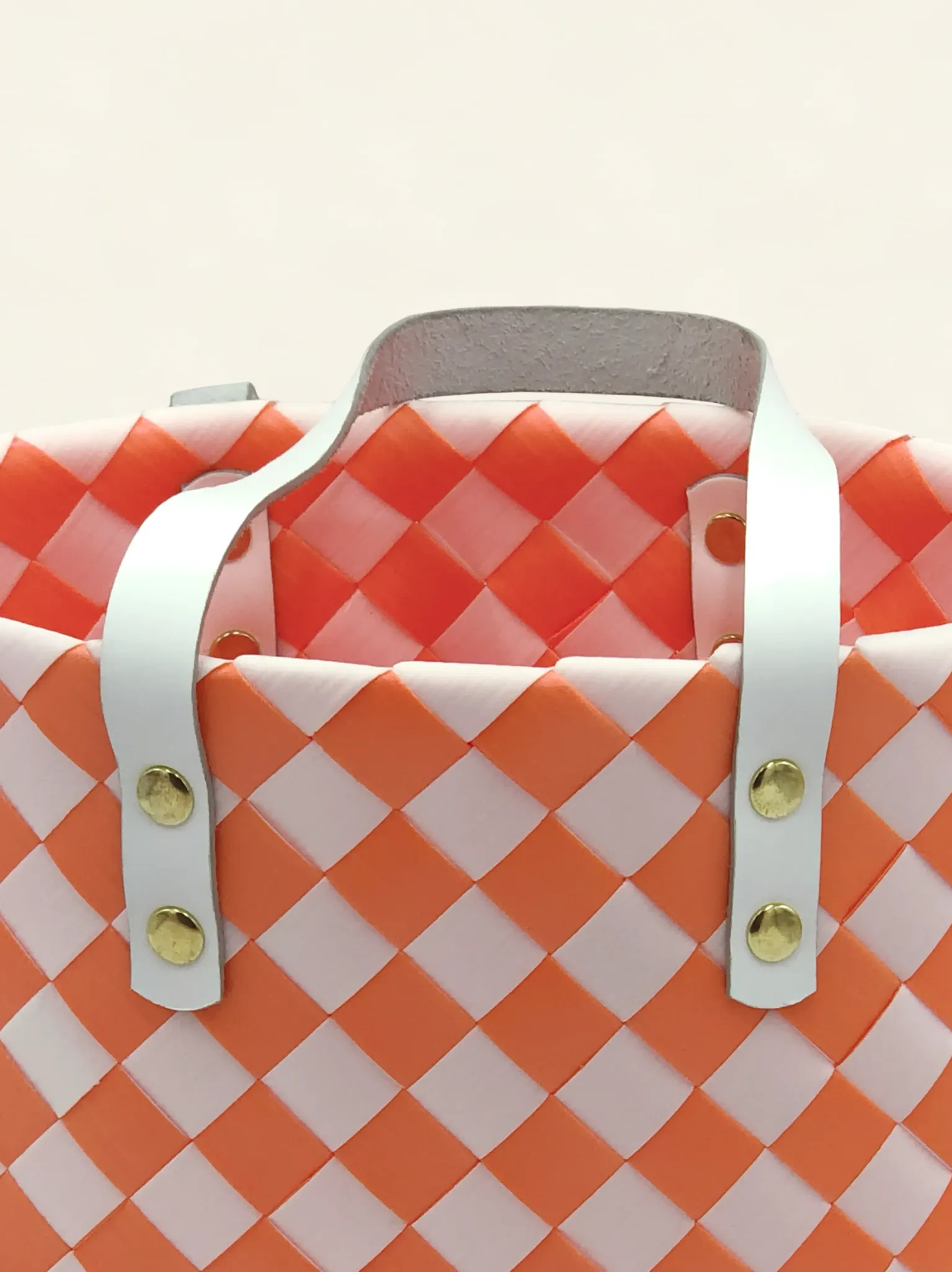 Prototype I | Deep Orange × Pure White | Checkered Lattice | Genuine Leather Handle | Center Close-up-007 | PP Band Craft | Alaudae Japan